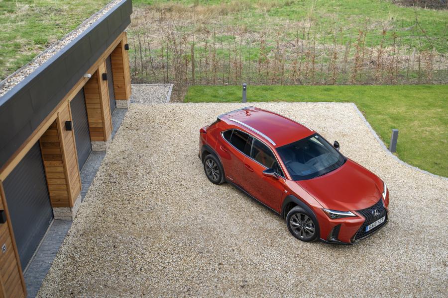  Lexus UX250h F-Sport 2019 года  (UK) (фото 29 из 40)